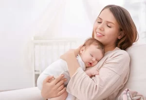 تجشؤ الرضيع..المعضلة الكبرى للأمهات الجدد