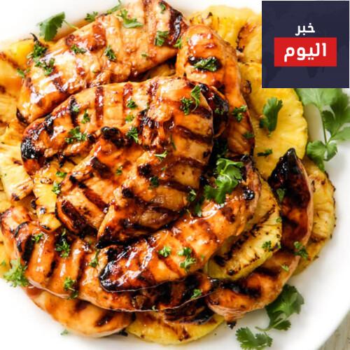 الدجاج المسحب مع سلطة الأناناس