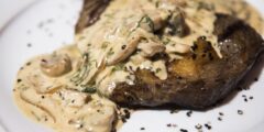 ستيك مع صلصة المشروم