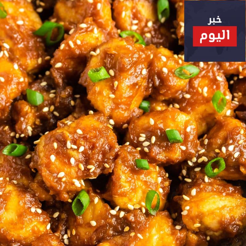 دجاج بالفول السوداني والسمسم