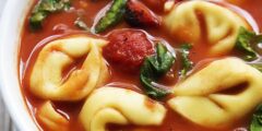 طريقة عمل شوربة الطماطم بالسبانخ والتورتليني