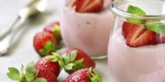 طريقة عمل زبادي بالفراولة