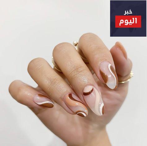 طريقة وضع طلاء الأظافر المموج