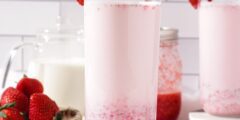 عصير الفراولة باللبن