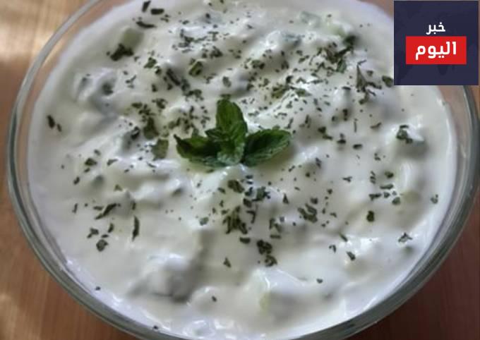 عمل سلطة اللبن والخيار