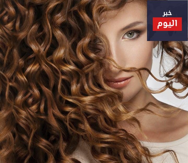 أفضل طريقة لتصفيف شعرك المموج دون مكواة