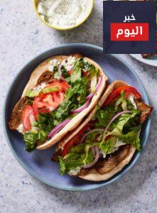 سندويش لحم الغنم مع صلصة الغواكومولي