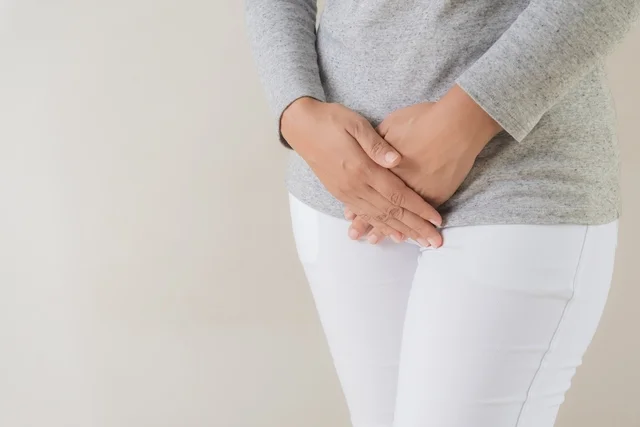 لماذا أحصل على إفرازات مهبلية بيضاء كثيفة: اكتشف كل الأسباب!