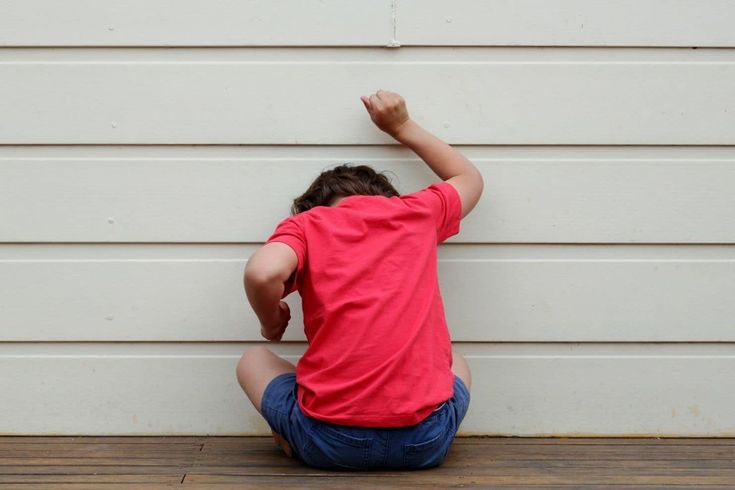 أطفال التوحد وكيفية التعامل معهم