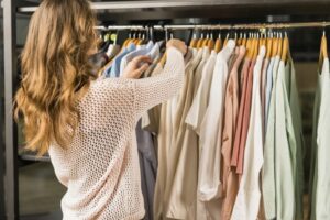 طريقة حفظ الملابس لفترة طويلة