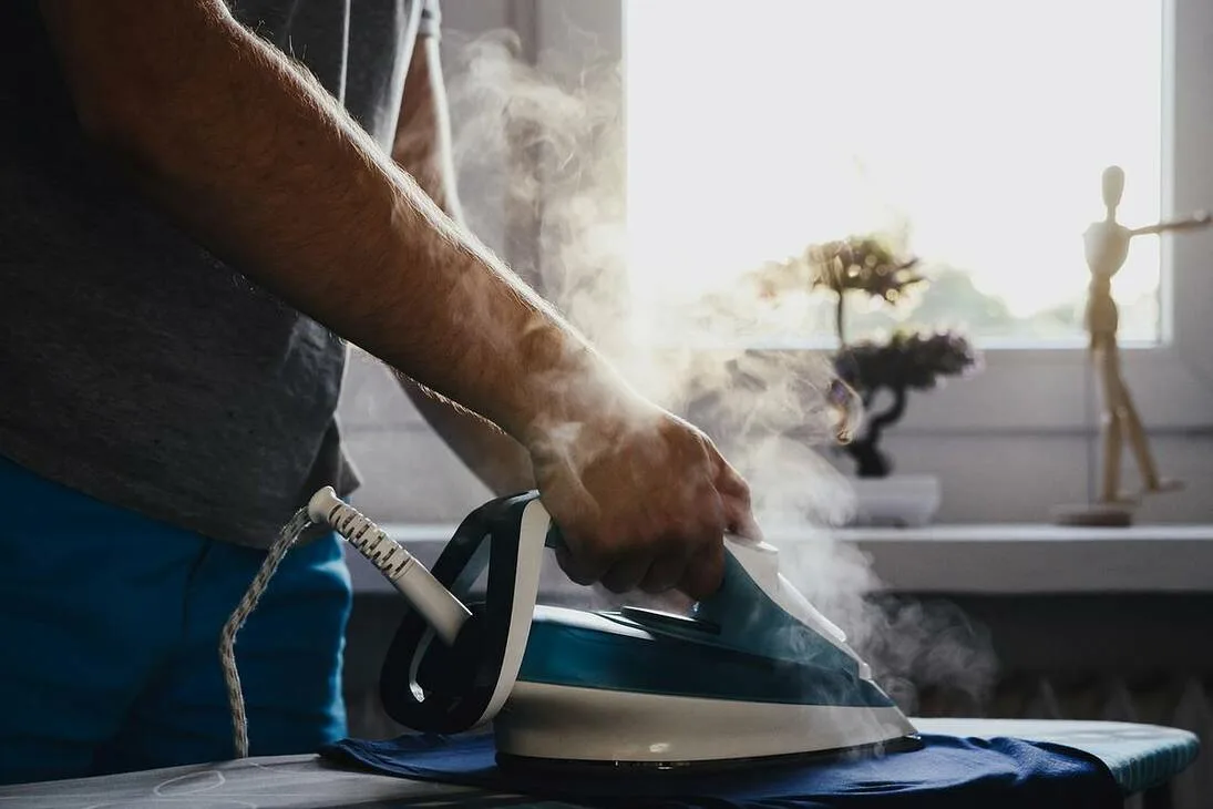 مبدأ عمل مكواة البخار