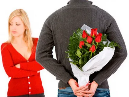 علامات اهتمام المرأة بالرجل
