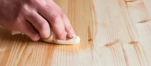 كيفية تلميع الخشب