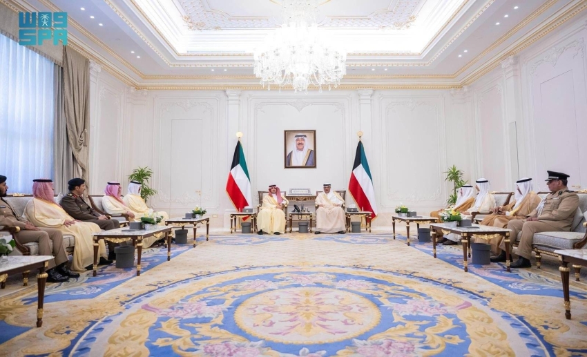 ولي عهد الكويت يستقبل الأمير عبدالعزيز بن سعود 2 ولي عهد الكويت يستقبل الأمير عبدالعزيز بن سعود