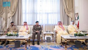 ولي عهد الكويت يستقبل الأمير عبدالعزيز بن سعود