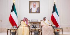 ولي عهد الكويت يستقبل الأمير عبدالعزيز بن سعود