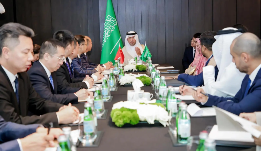 وزير البلديات يبحث في بكين تعزيز الشراكات السعودية- الصينية في الإسكان والتطوير العمراني