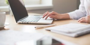 ما هي التحديات التقنية لربط الفاتورة الإلكترونية مع الأنظمة القديمة (Legacy Systems)؟