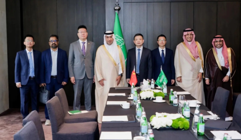وزير البلديات يبحث في بكين تعزيز الشراكات السعودية- الصينية في الإسكان والتطوير العمراني