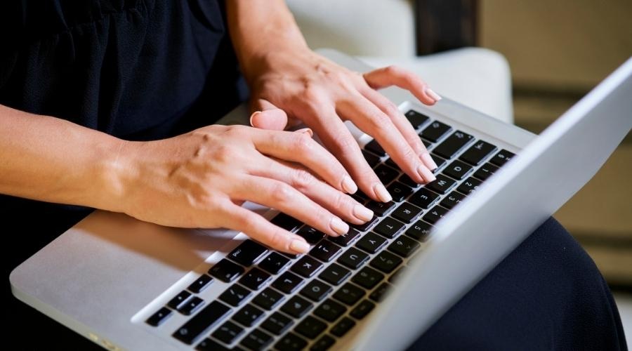 هل يمكن تعديل بيانات العميل بعد إصدار الفاتورة الإلكترونية؟