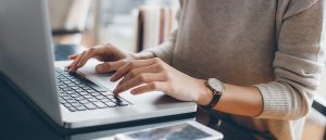 هل يمكن تعديل بيانات العميل بعد إصدار الفاتورة الإلكترونية؟