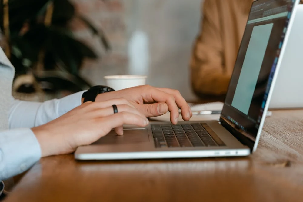 ما هو الفرق بين الإيصال الإلكتروني والفاتورة الإلكترونية؟