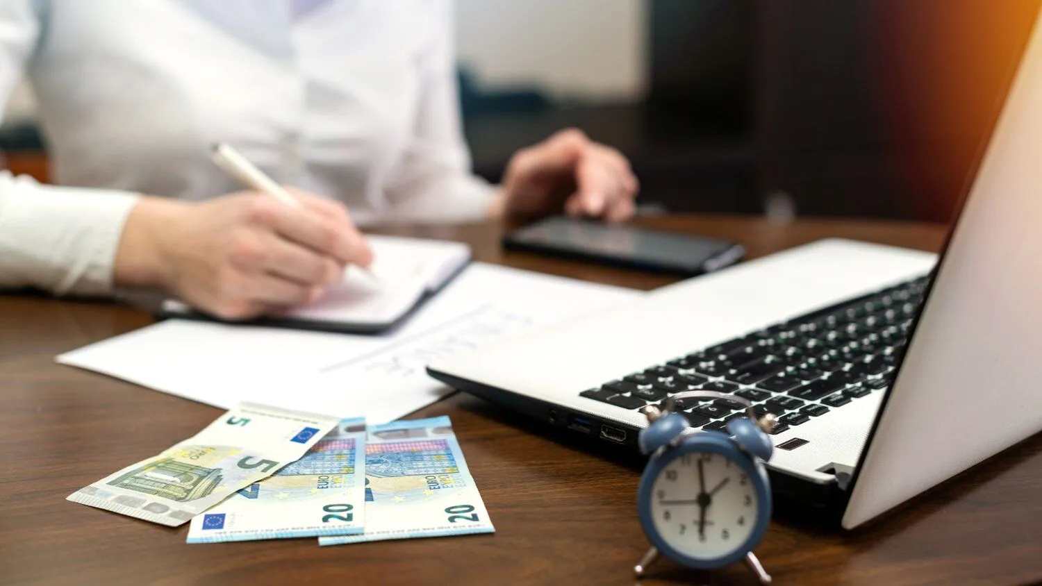 كيف يتم التعامل مع الفواتير الإلكترونية للمشتريات الخارجية؟