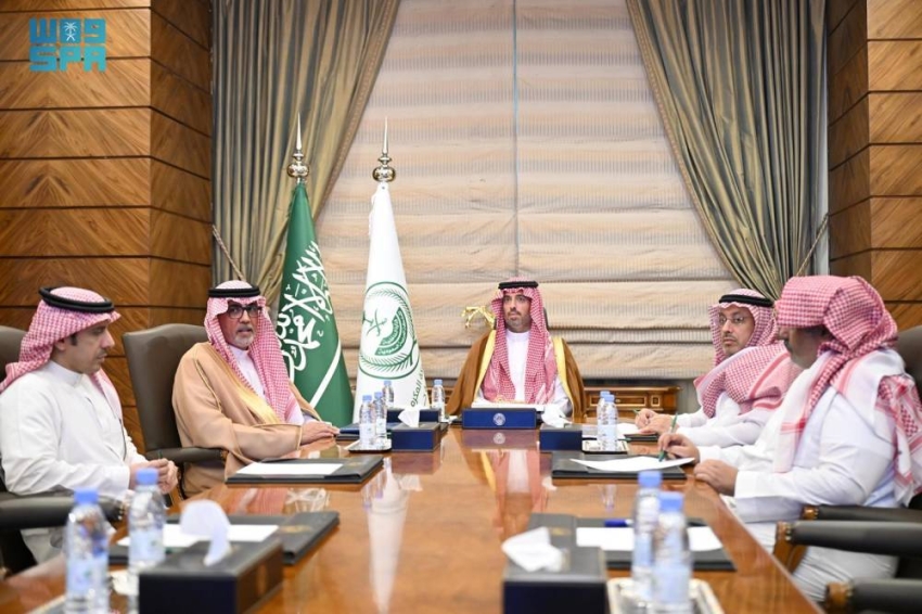 محافظ جدة يطَّلع على مشروع النقل العام بالحافلات