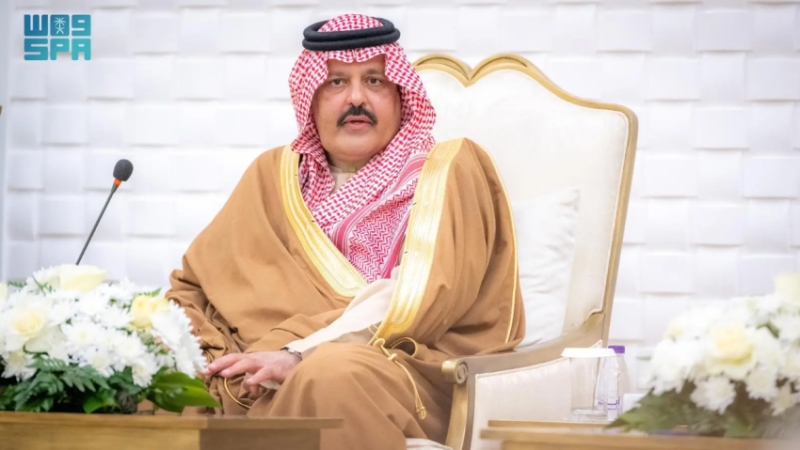 أمير منطقة حائل يستقبل المهنئين بشهر رمضان