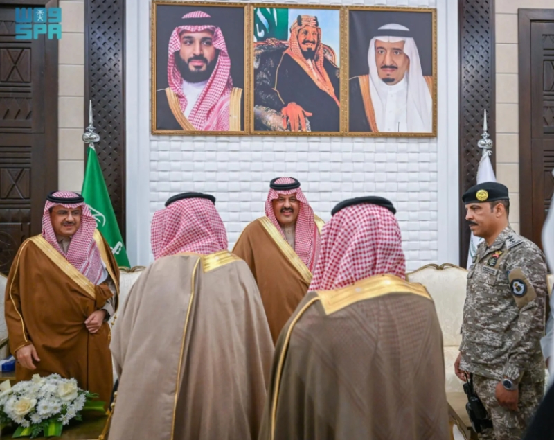 أمير منطقة حائل يستقبل المهنئين بشهر رمضان