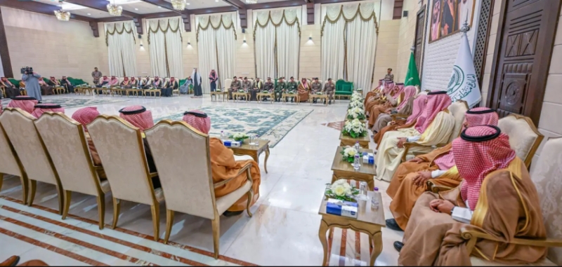 أمير منطقة حائل يستقبل المهنئين بشهر رمضان