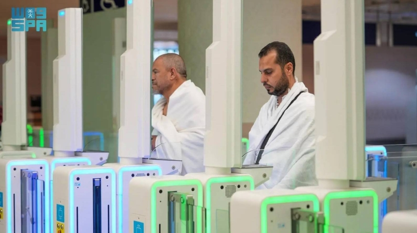 "الجوازات" تقدم تقنية "البوابات الإلكترونية" في مطاري جدة والمدينة لخدمة ضيوف الرحمن