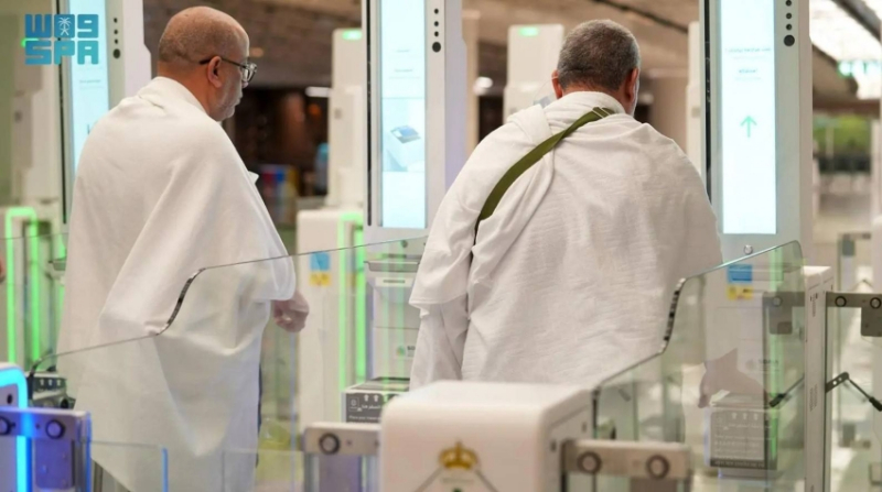 "الجوازات" تقدم تقنية "البوابات الإلكترونية" في مطاري جدة والمدينة لخدمة ضيوف الرحمن